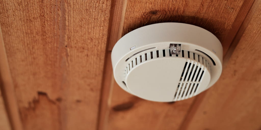 landlord smoke alarm requirements uk 