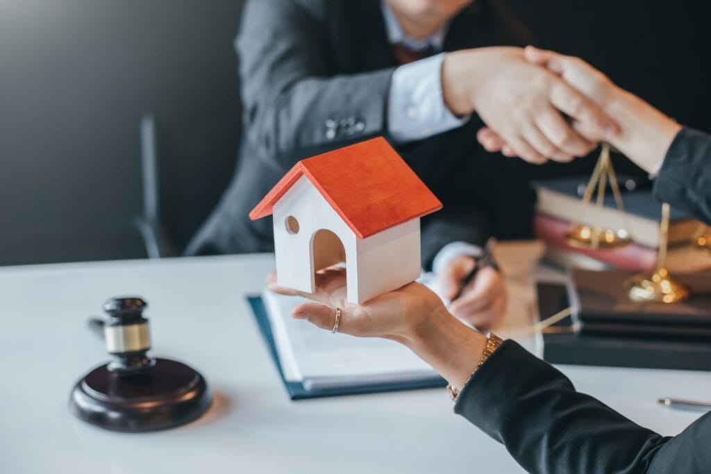 Lawyer who provides legal advice in the office. Trading house legally.